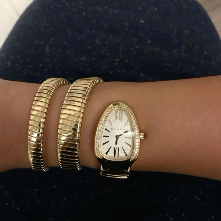 QUARTZ- Three Circle Bracelet Style Snake Watch (Gold)