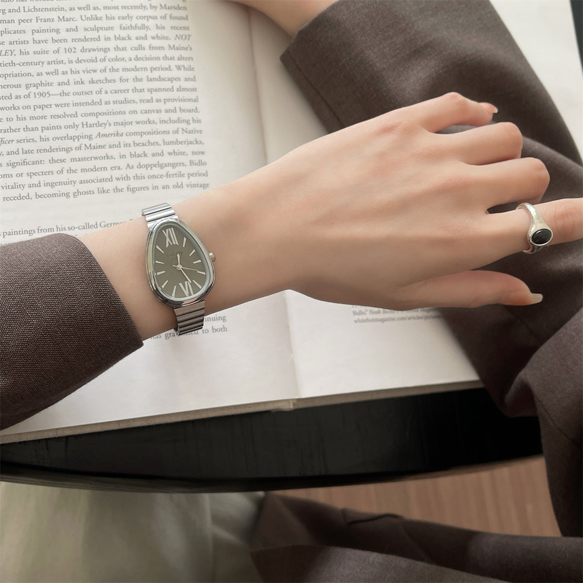 GOGOey Elegant Teardrop Quartz Watch – Silver Combo Set
