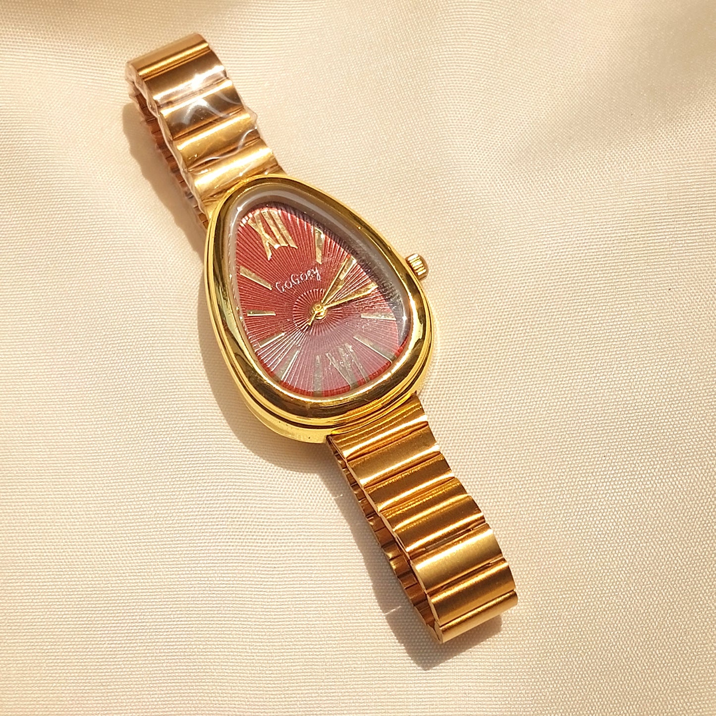GOGOey Elegant Teardrop Quartz Watch – Maroon