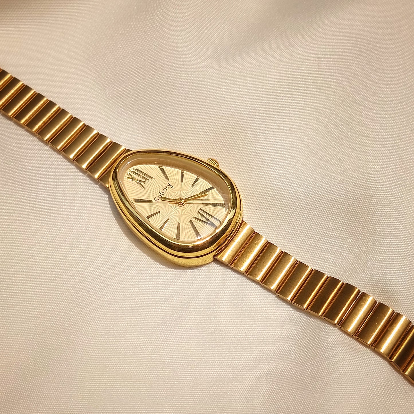 GOGOey Elegant Teardrop Quartz Watch – Gold