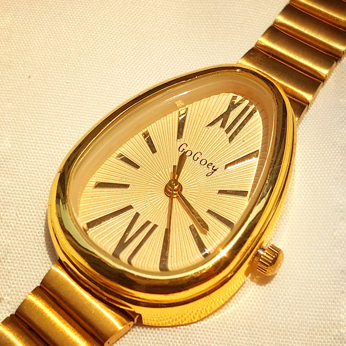 GOGOey Elegant Teardrop Quartz Watch – Gold