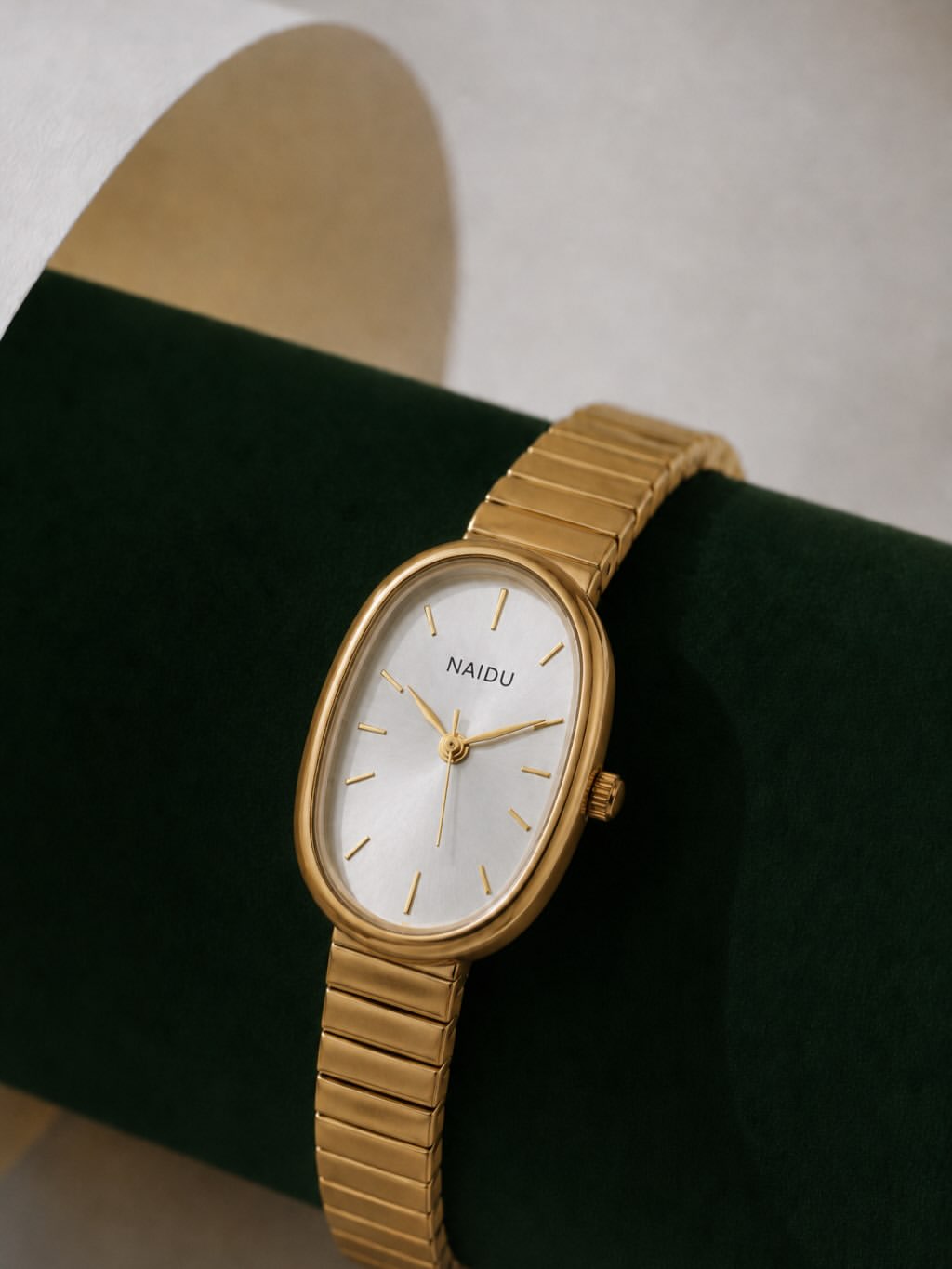 NAIDU - Elegant Teardrop Quartz Oval Watch – Golden-White
