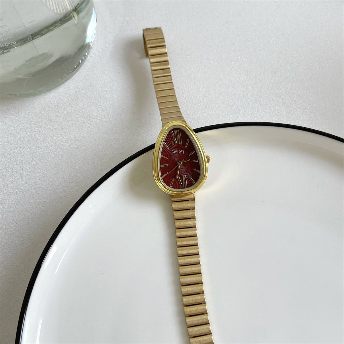 GOGOey Elegant Teardrop Quartz Watch – Maroon