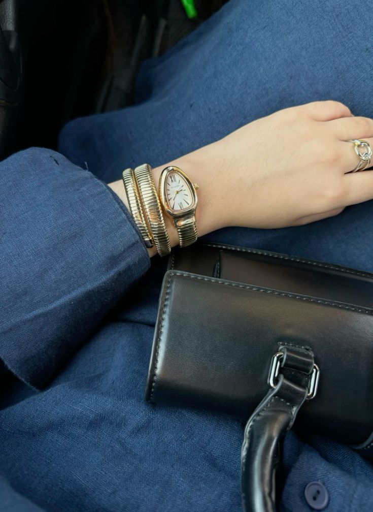 QUARTZ- Three Circle Bracelet Style Snake Watch (Gold)