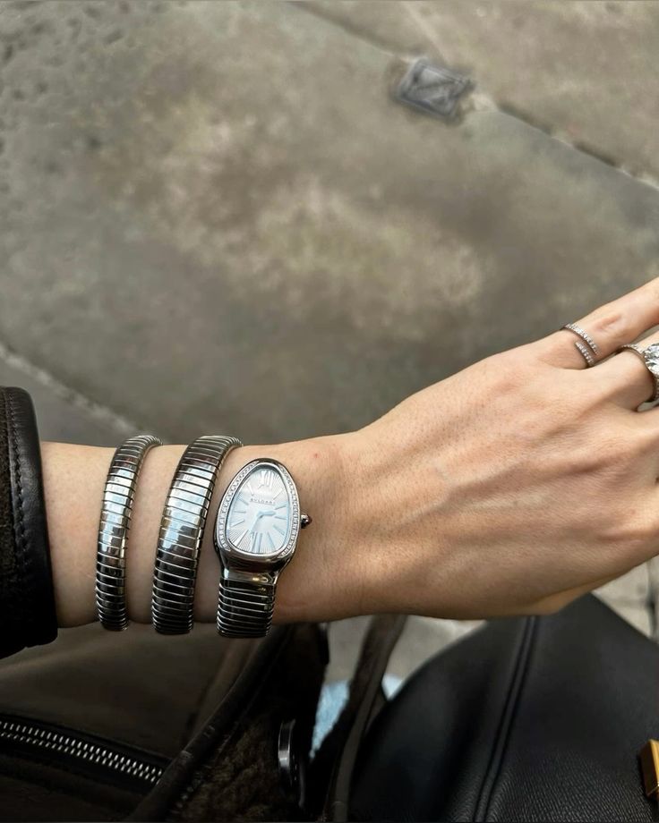 QUARTZ- Three Circle Bracelet Style Snake Watch (Silver)