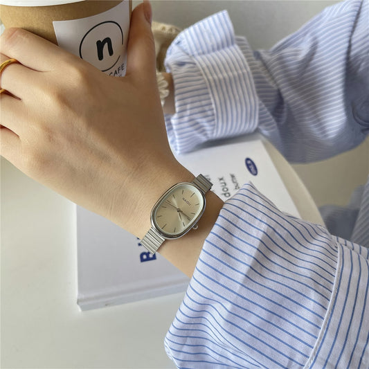 NAIDU - Elegant Teardrop Quartz Oval Watch – Silver-White