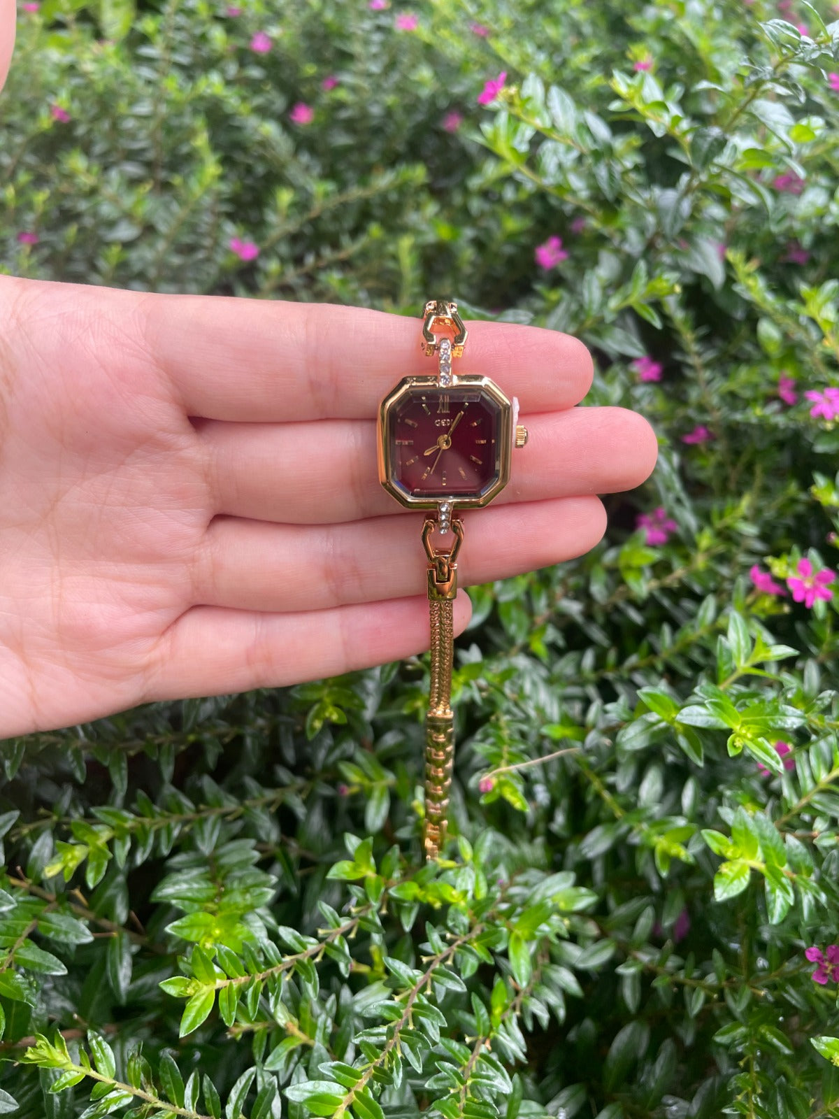 GEDI Elegant Teardrop Watch – Maroon
