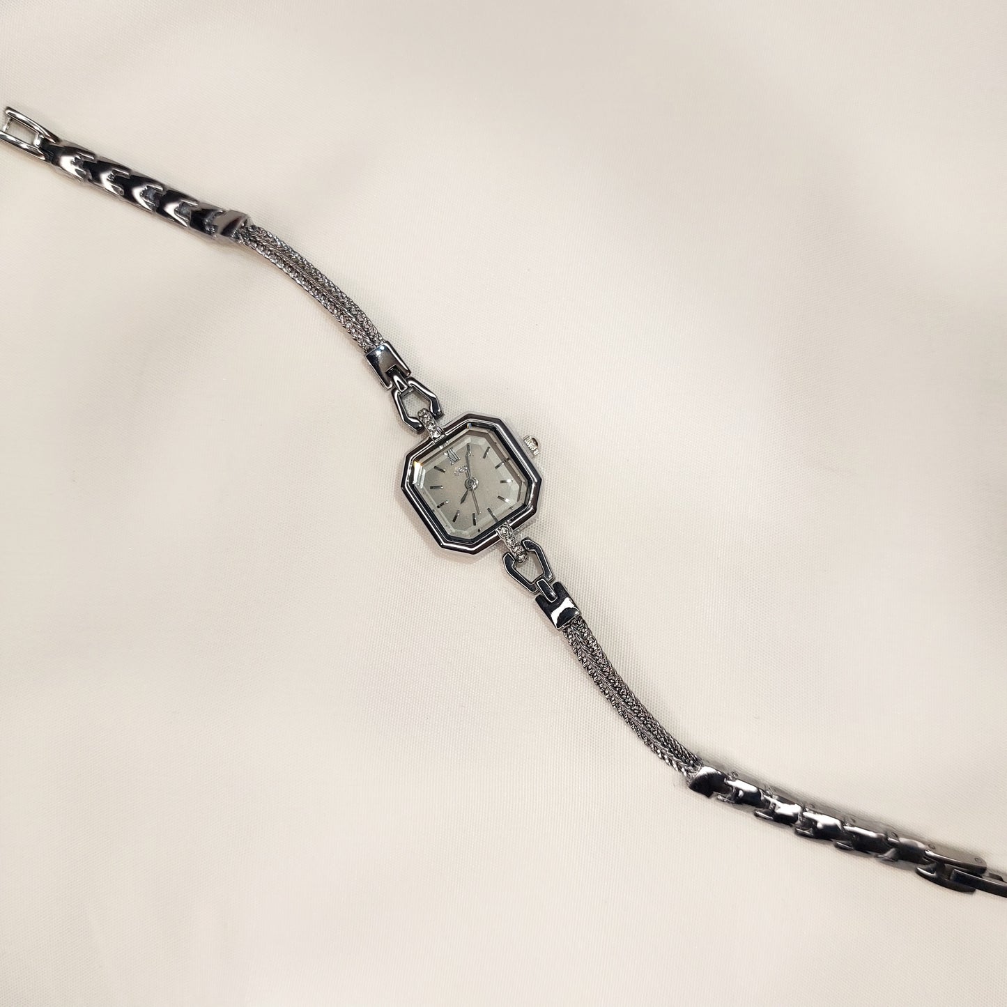 GEDI Elegant Teardrop Watch – Silver