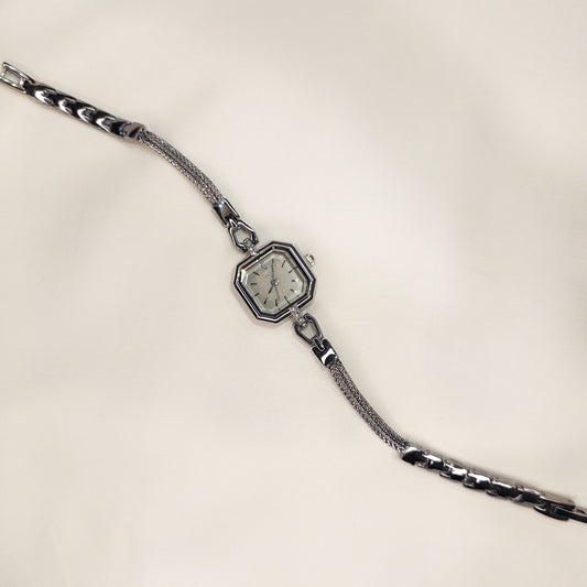 GEDI  62042 Elegant Teardrop Watch – Silver
