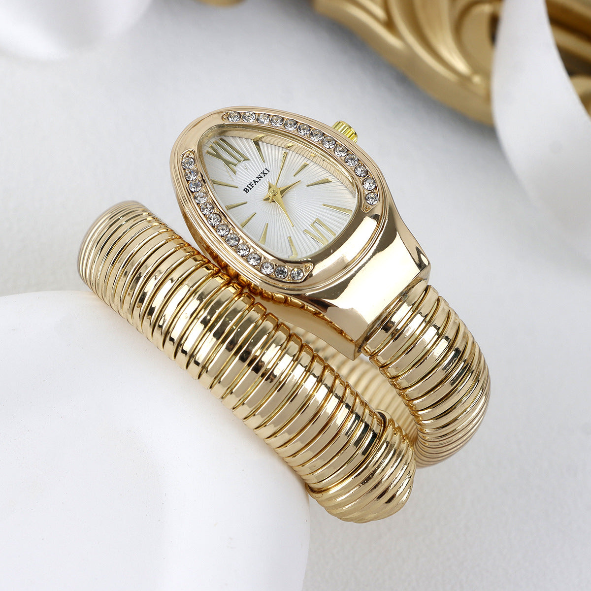 QUARTZ- One Circle Bracelet Style Snake Watch (Gold)