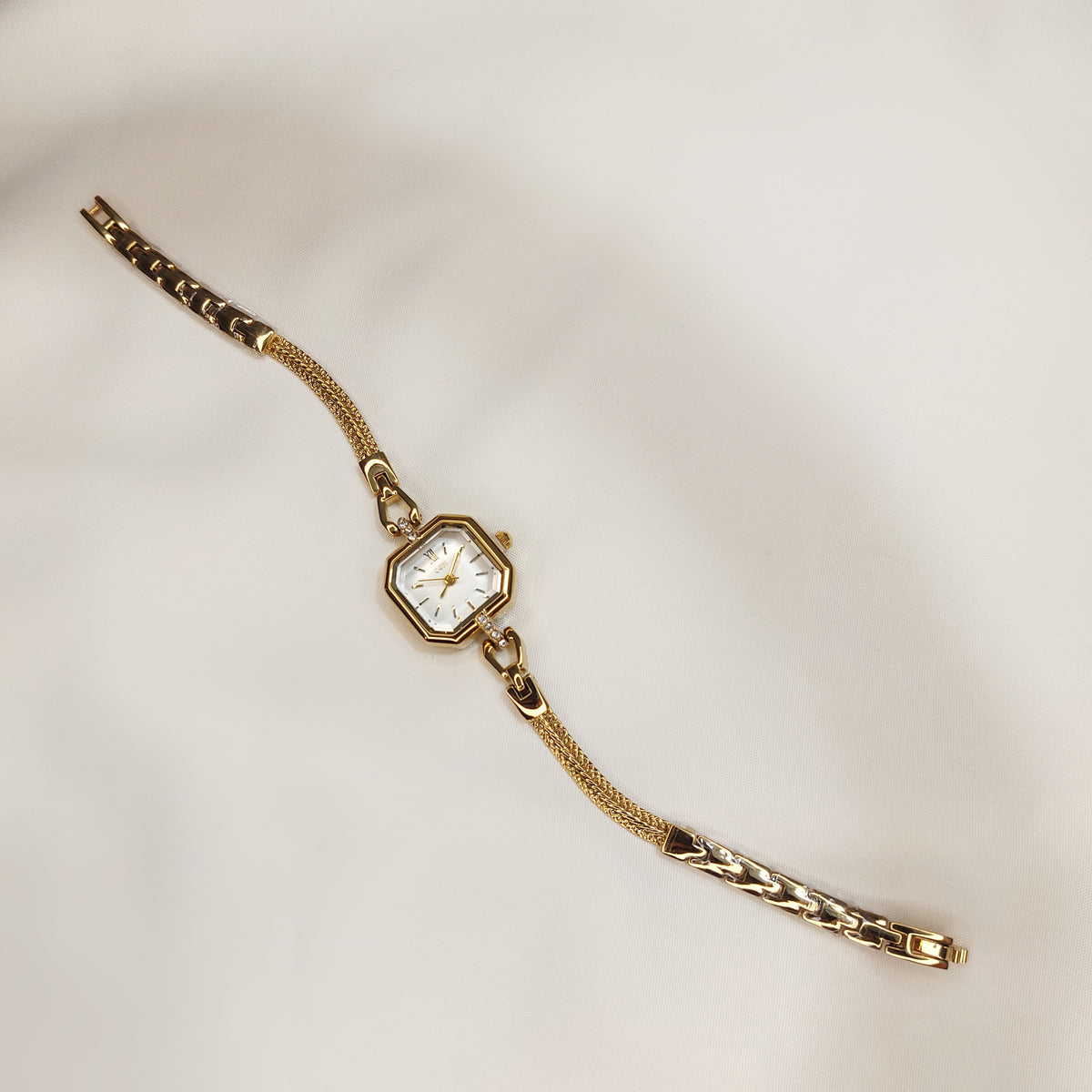 GEDI 62040 Elegant Teardrop Watch – Gold