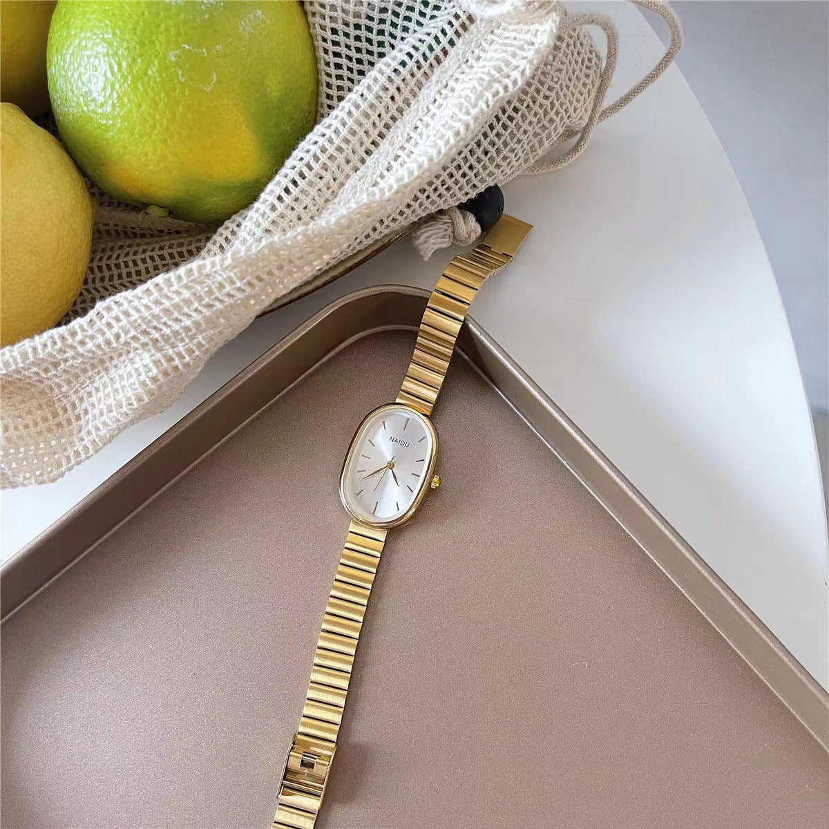 NAIDU - Elegant Teardrop Quartz Oval Watch – Golden-White