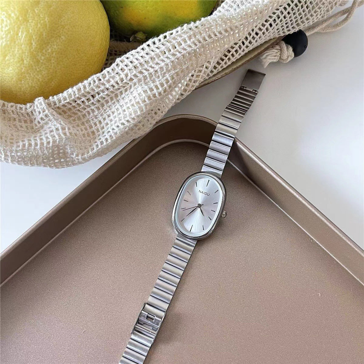 NAIDU - Elegant Teardrop Quartz Oval Watch – Silver-White