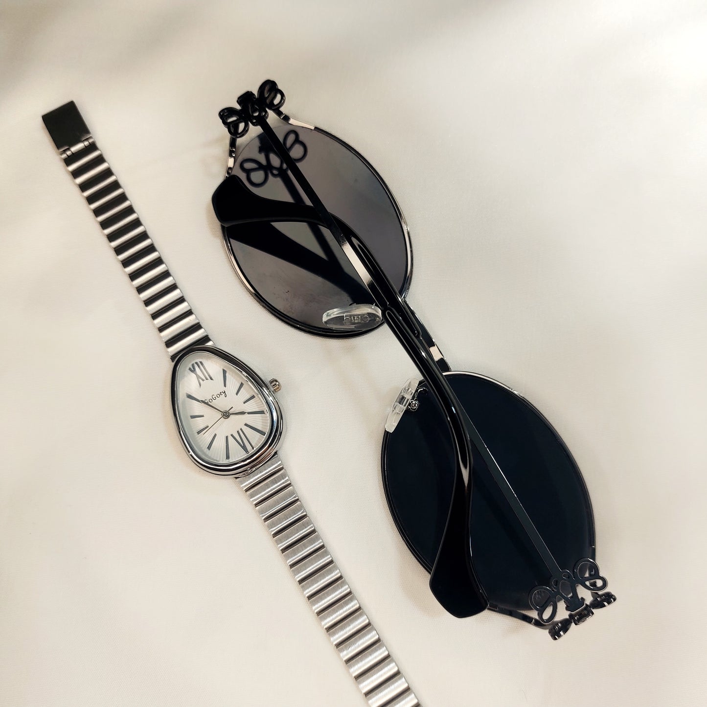 GOGOey Watch & Sunglasses Combo Set – Premium Edition (Silver-White)